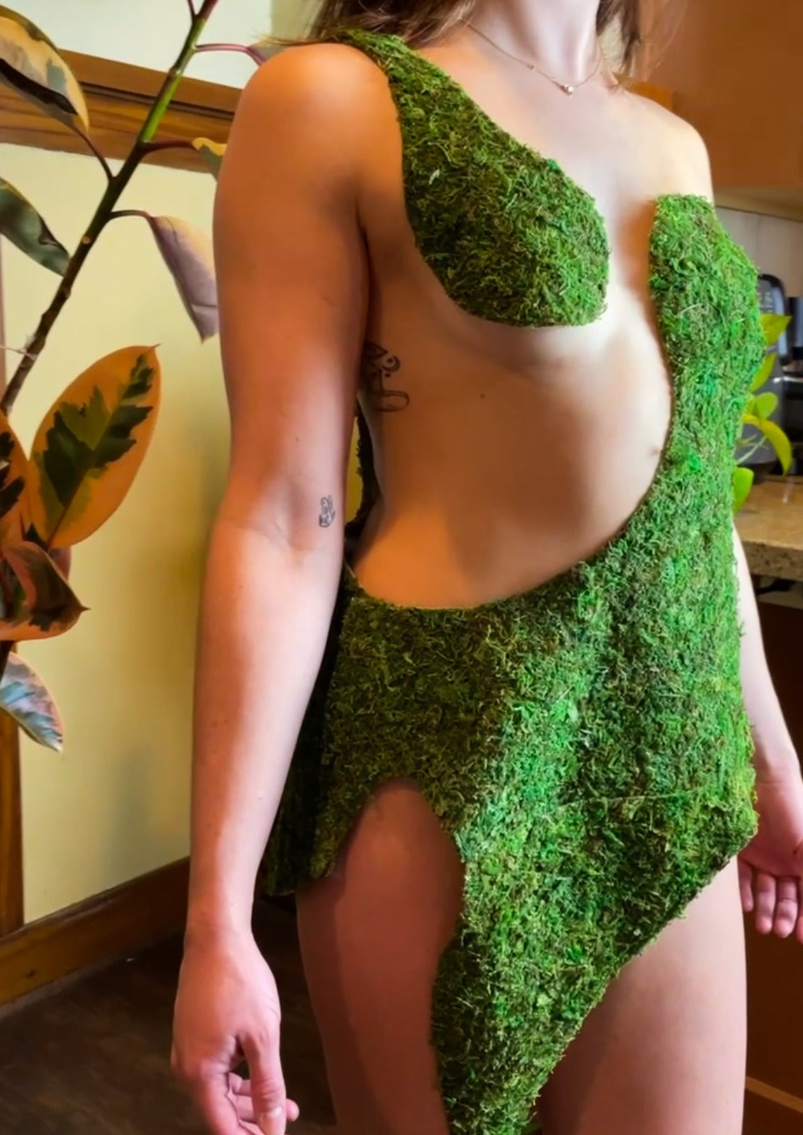 MOSS.LINGERIE